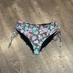 Time and Tru side cinch bikini bottoms